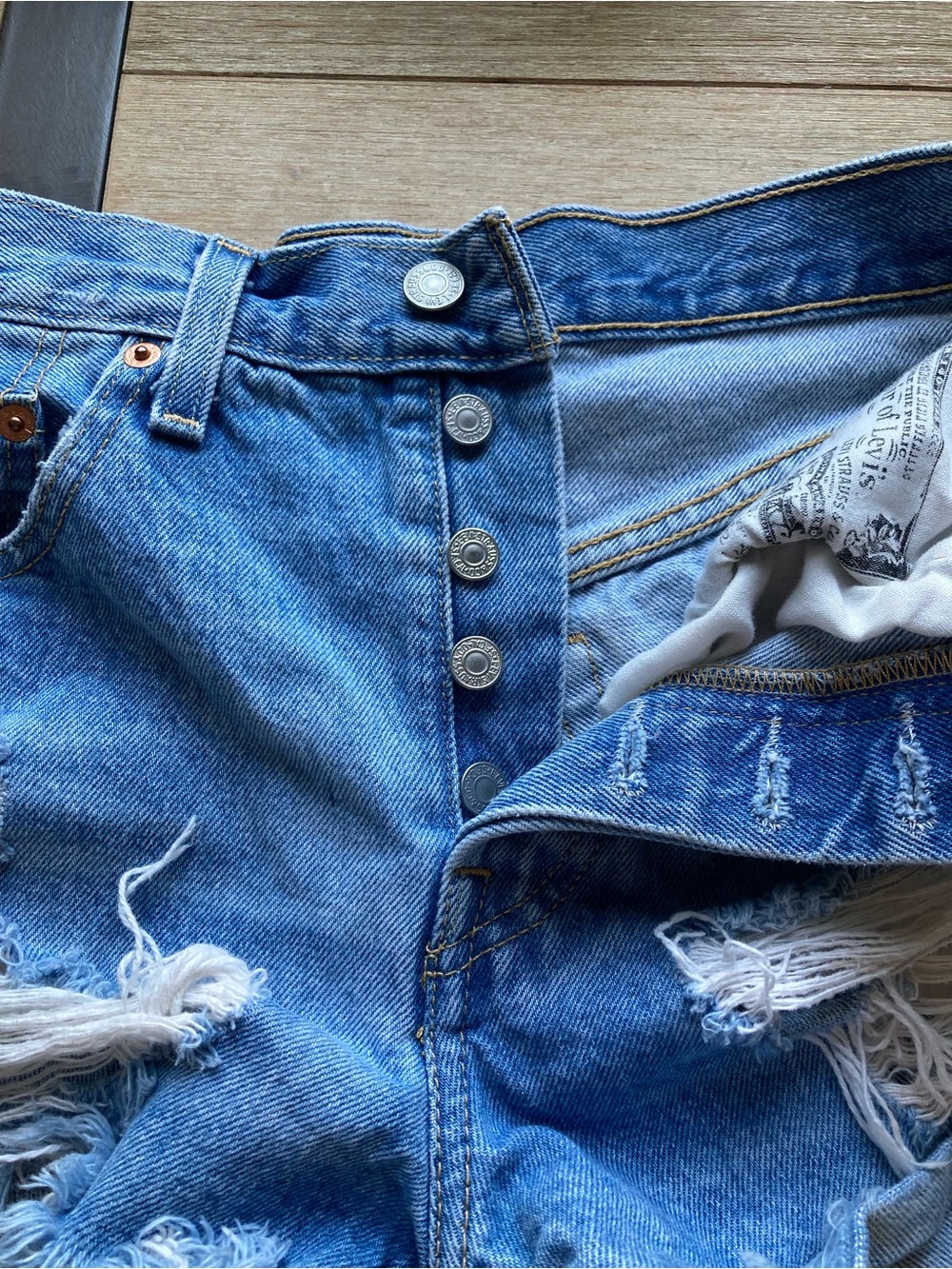 Levi’s Premium 501 Original Distressed Denim Shorts W25 Button Fly Light Wash - Picture 5 of 9